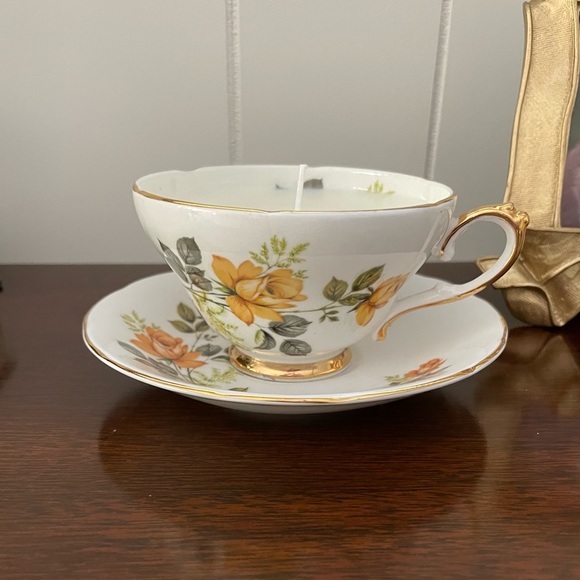 Hand poured soy wax candle in golden rose tea cup - Picture 1 of 7